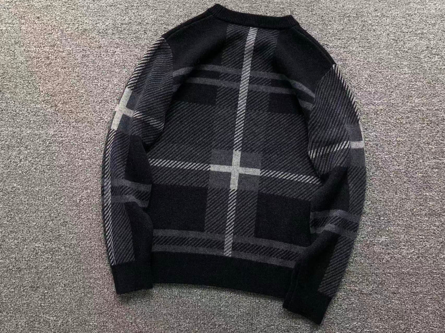 B - SWEATER