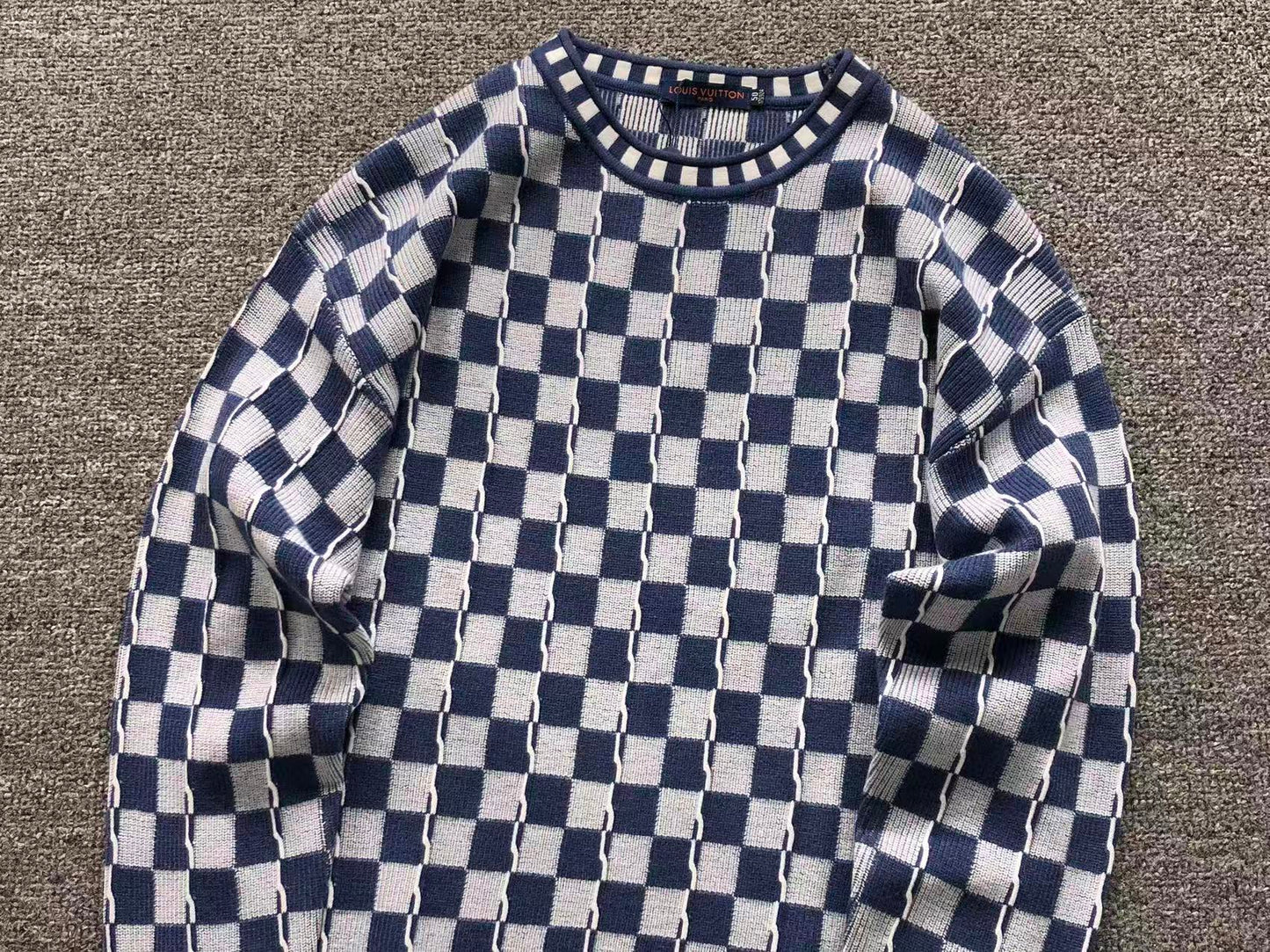 L - SWEATER