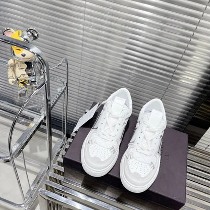 V - SNEAKERS
