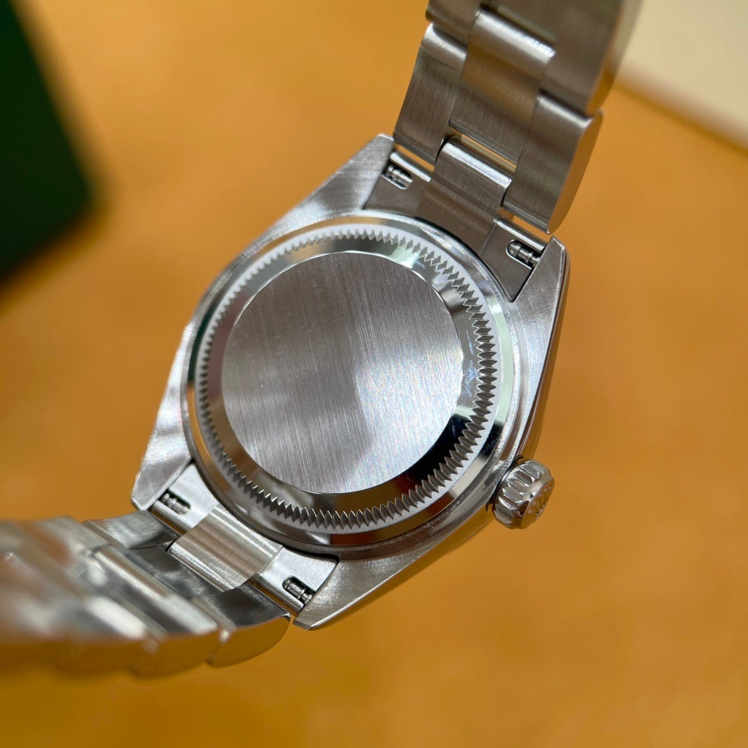 M - Watch