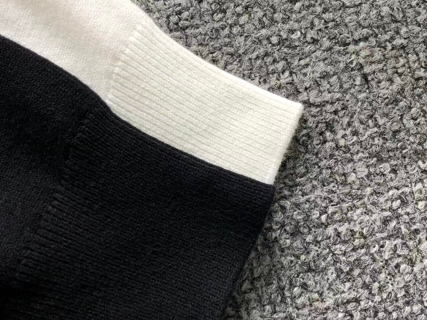 P - SWEATER