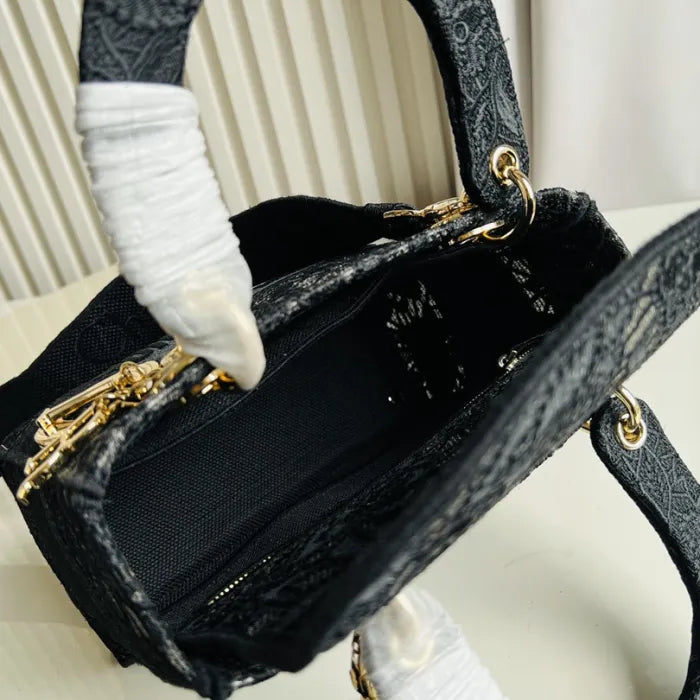 D - TASCHE