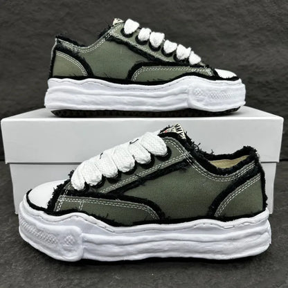 A - SNEAKERS