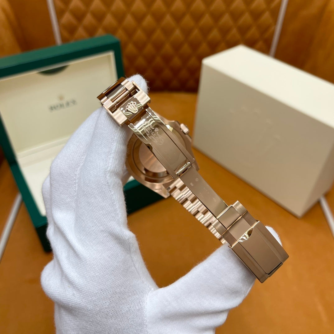 M - Watch