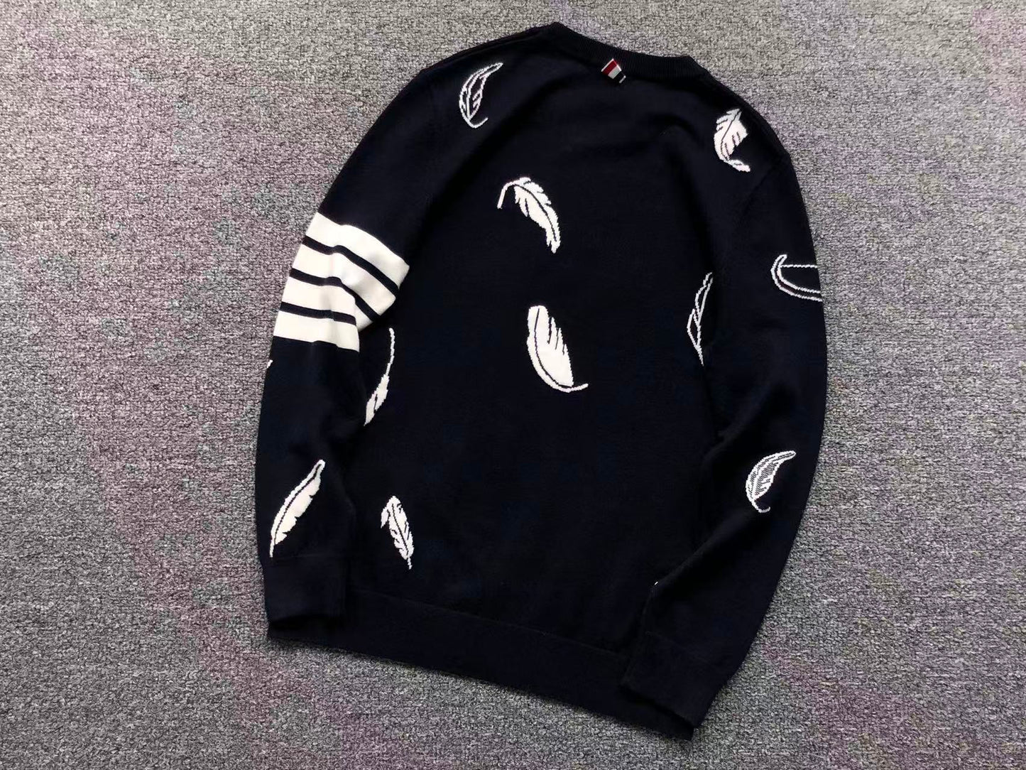 T - SWEATER
