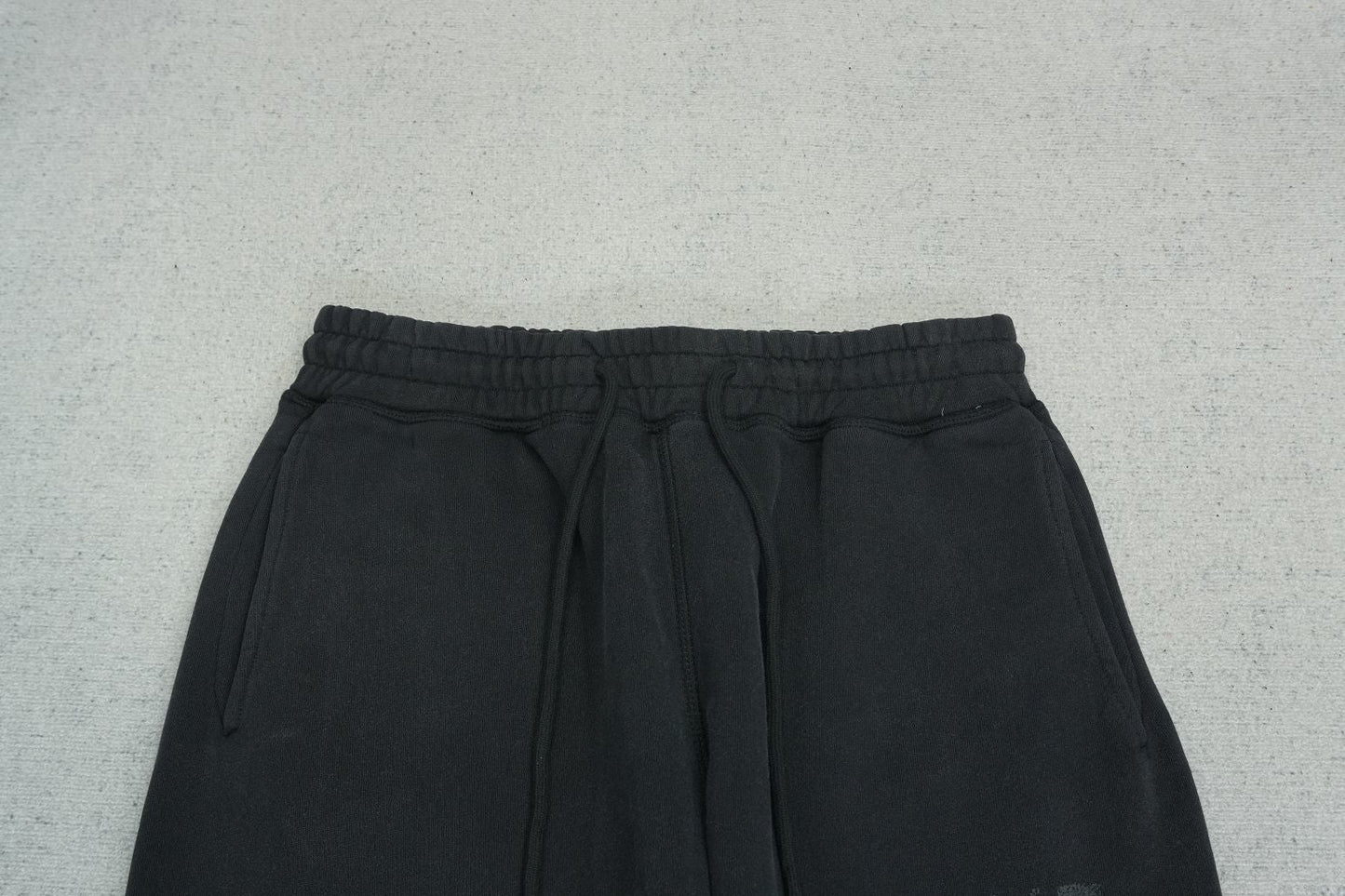 S - SWEATPANTS