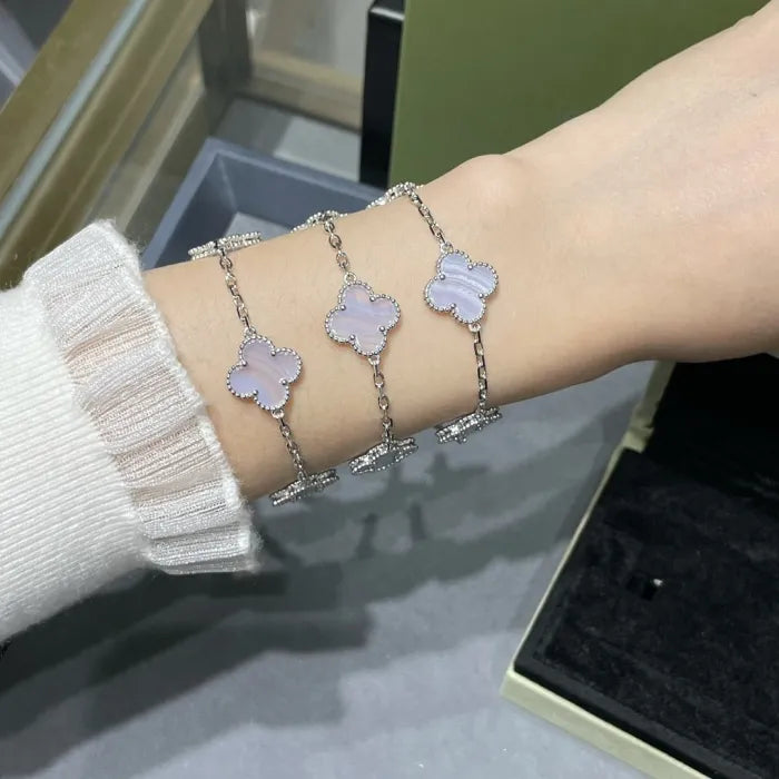 V - ARMBAND