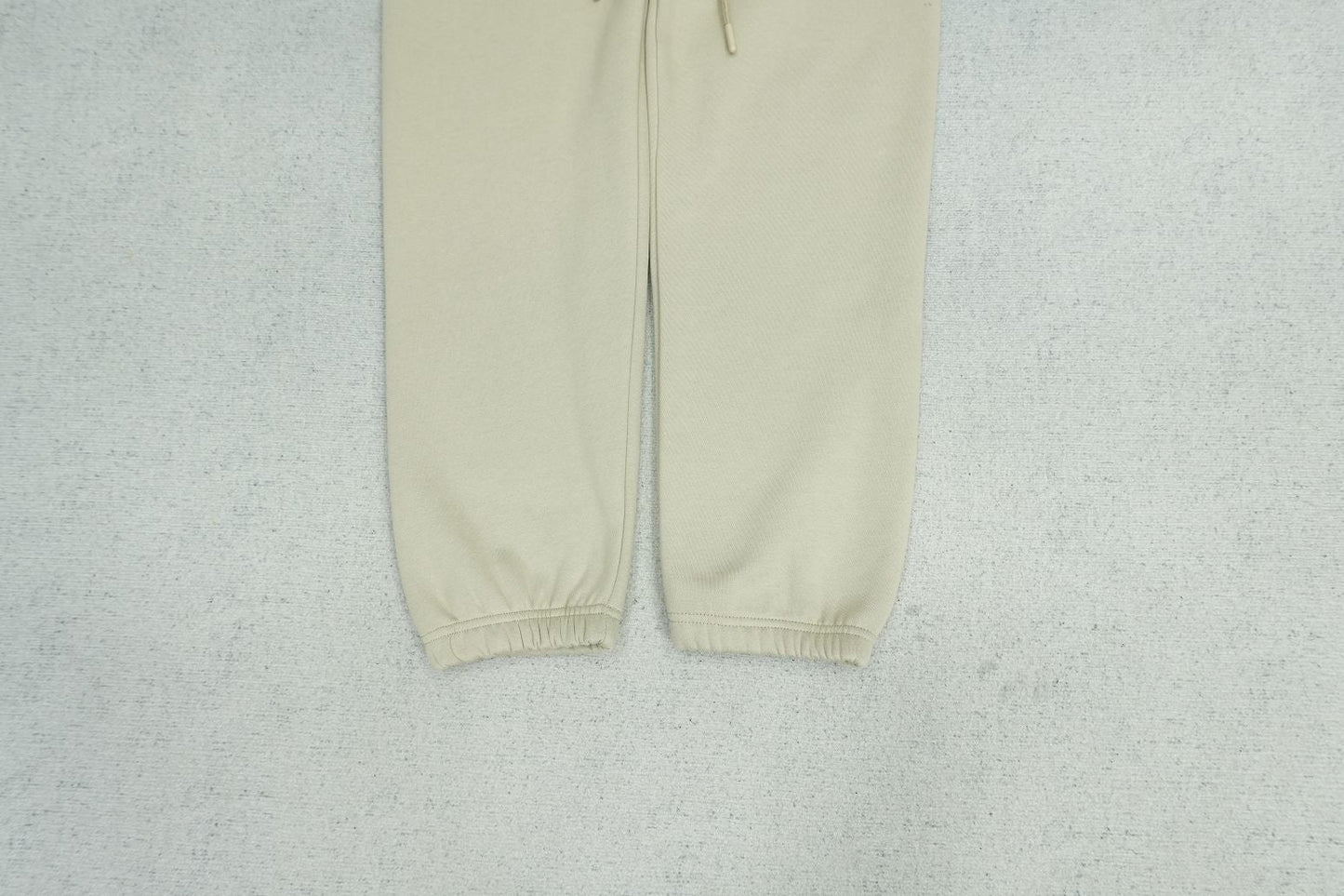 F - SWEATPANTS