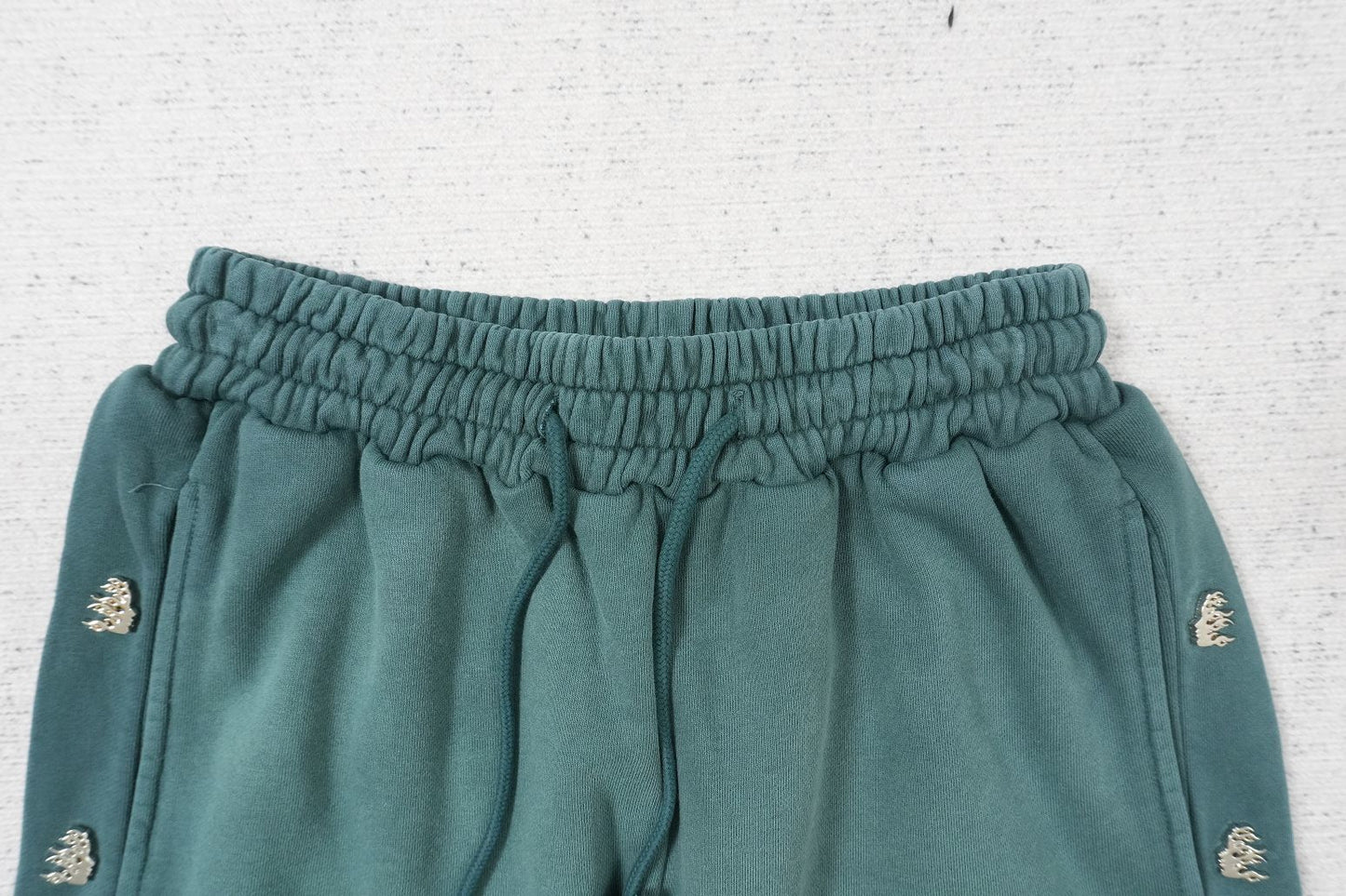 H - SWEATPANTS