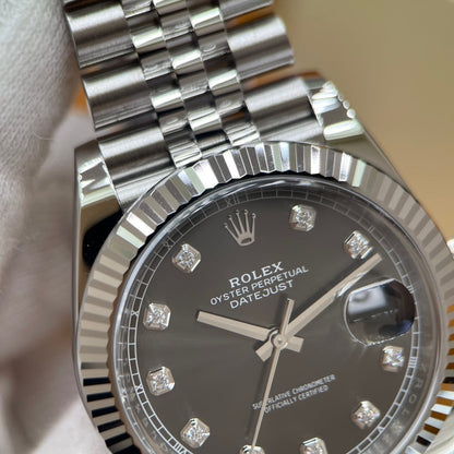 M - Watch