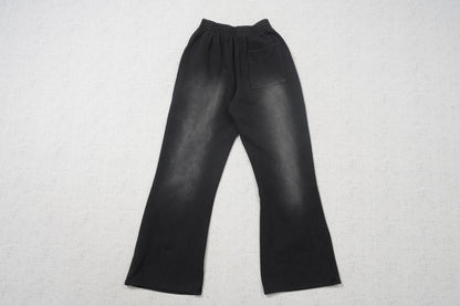 V - SWEATPANTS