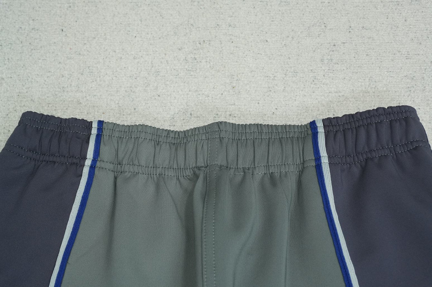 D - SWEATPANTS