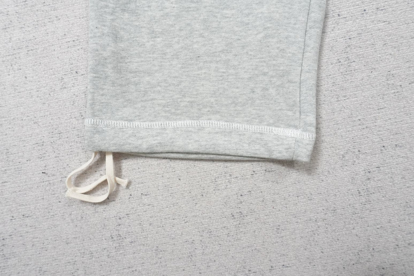 L - SWEATPANTS