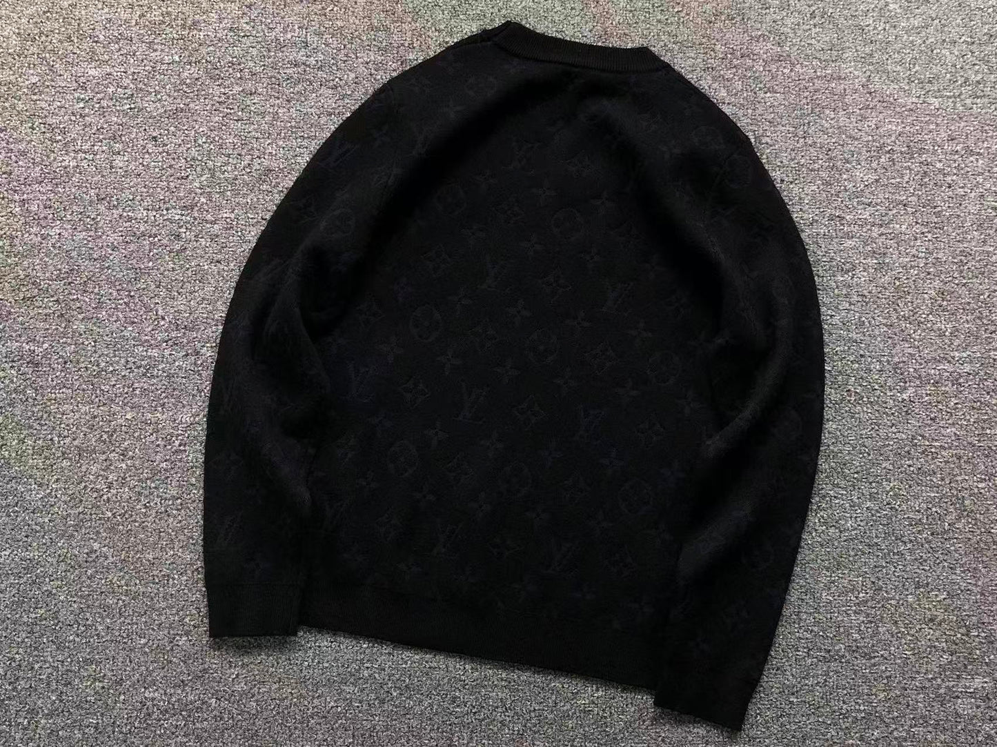 L - SWEATER