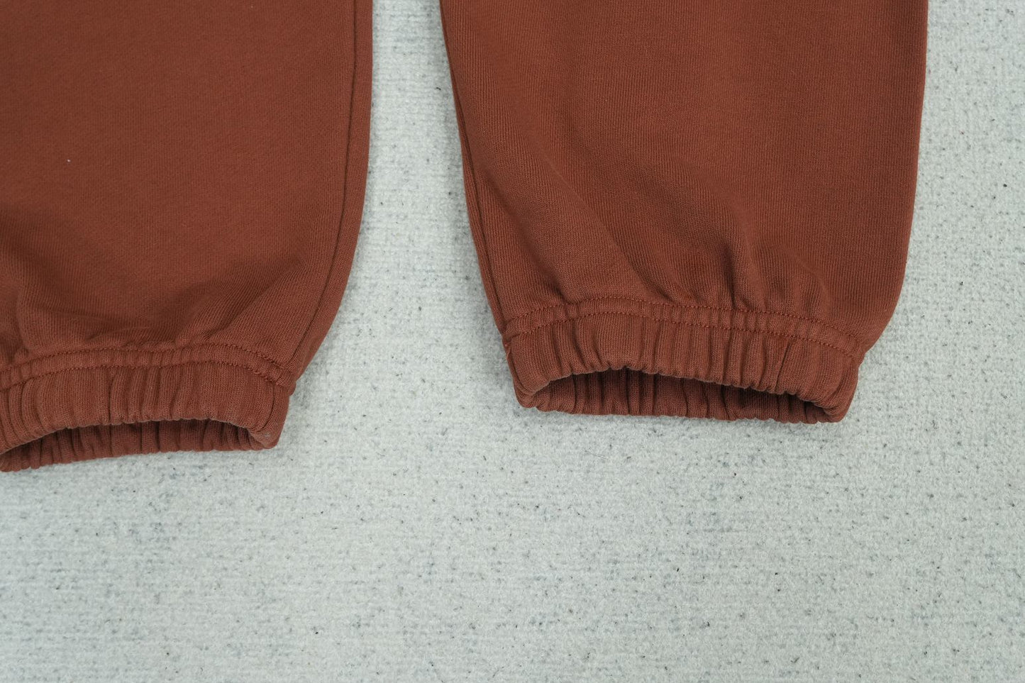 D - SWEATPANTS