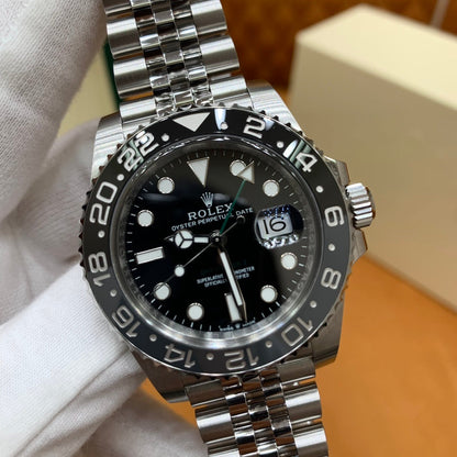 M - Watch
