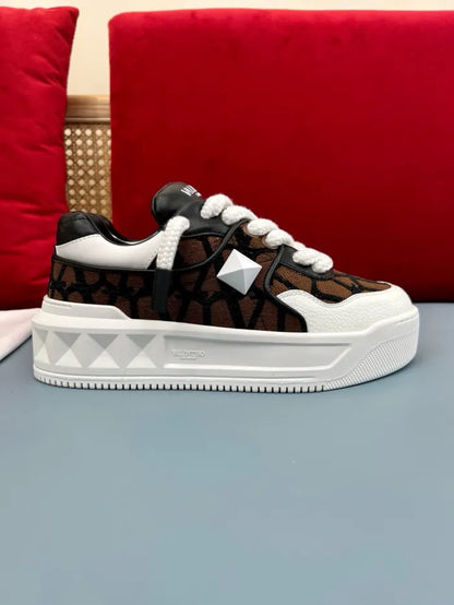 V - SNEAKERS