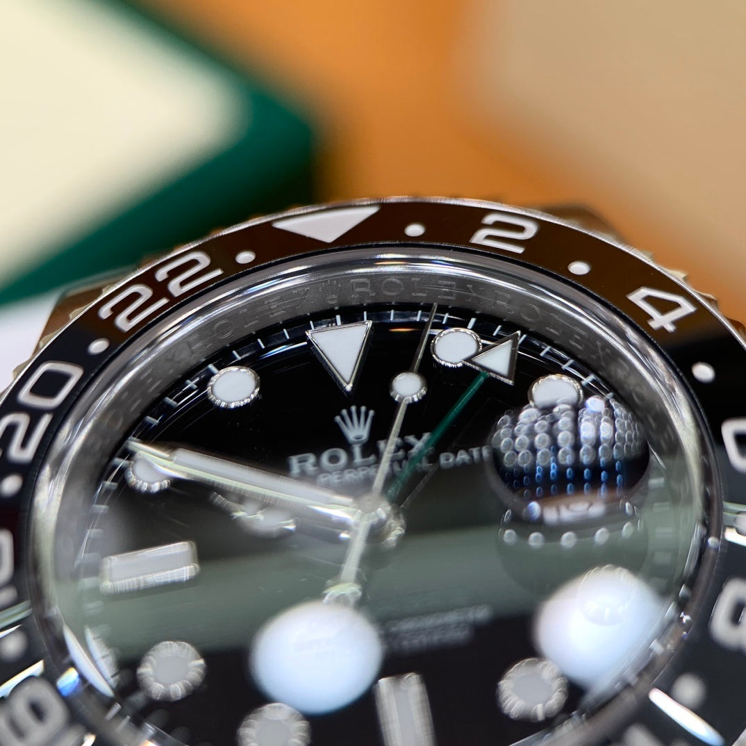 M - Watch