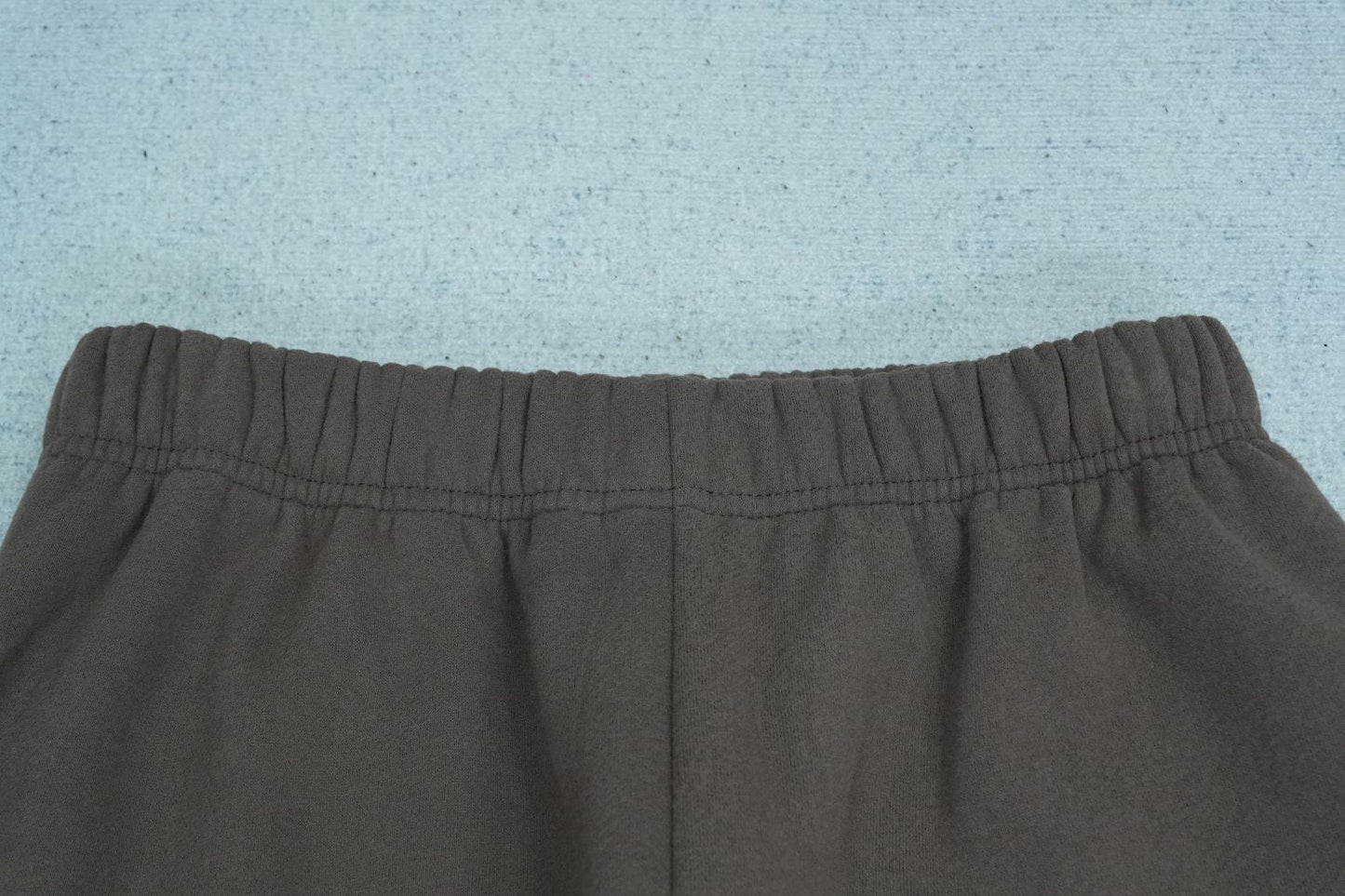 B - SWEATPANTS