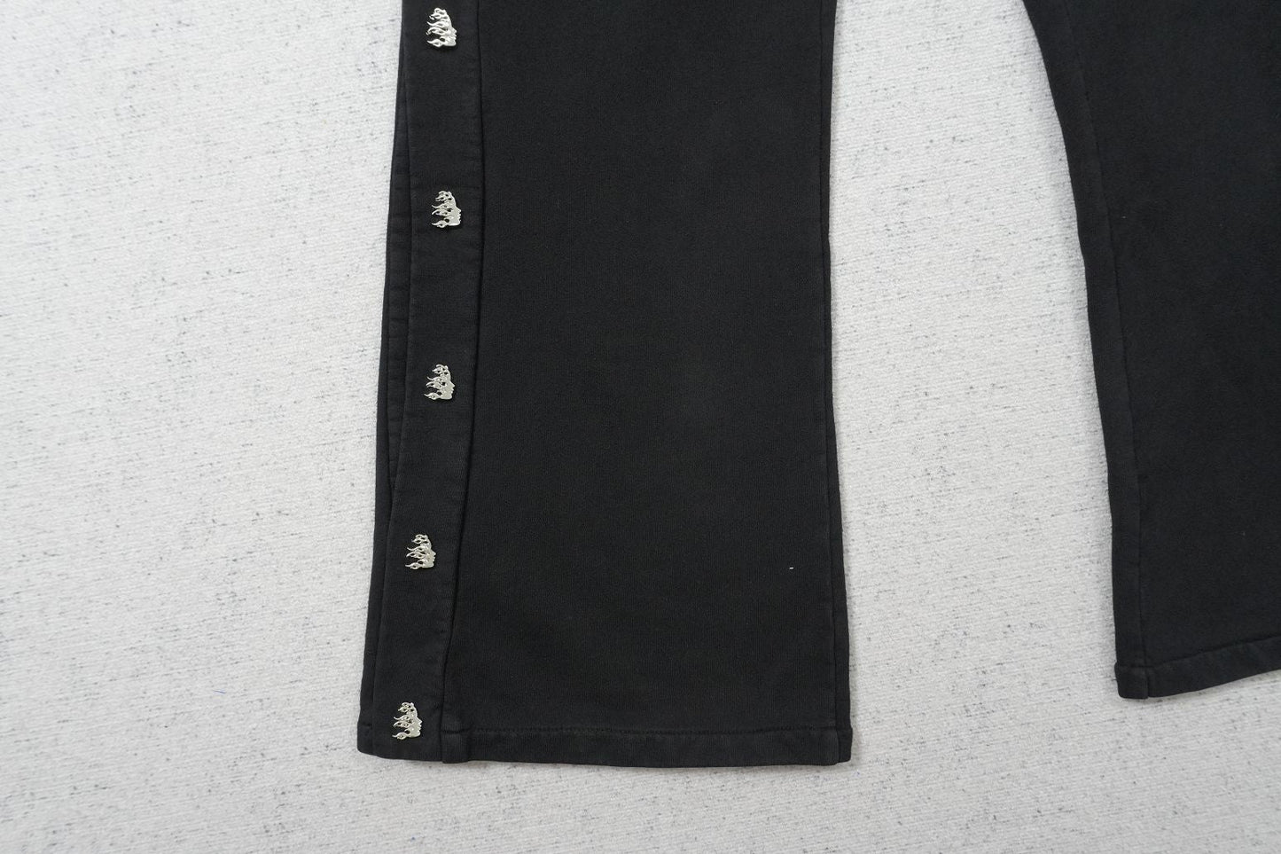 H - SWEATPANTS