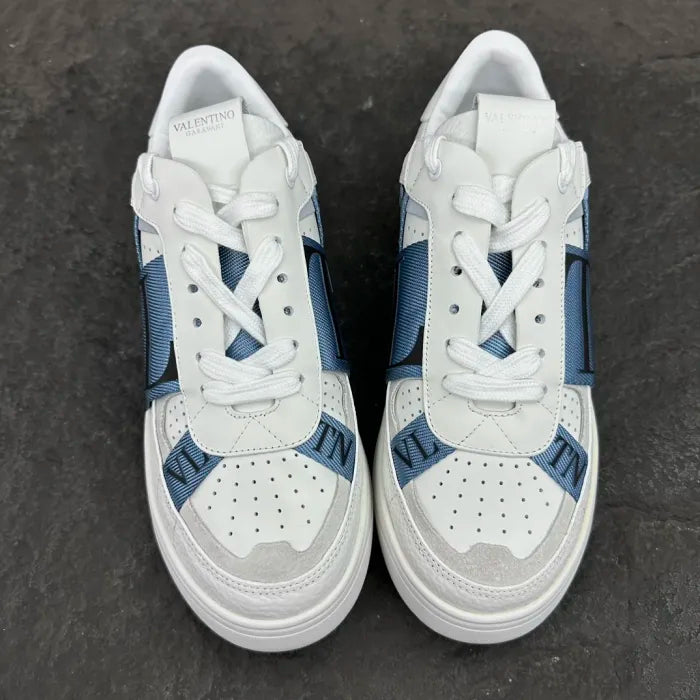 V - SNEAKERS