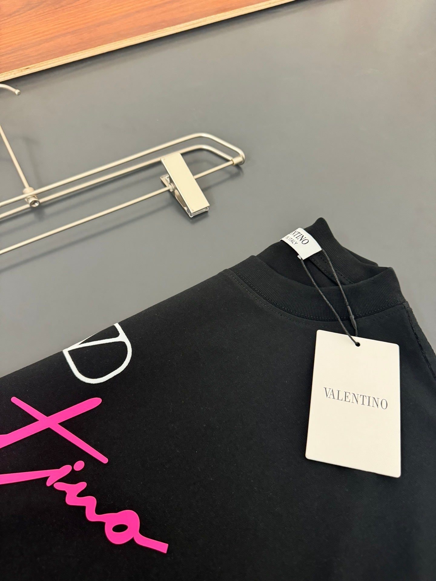 V - TSHIRT