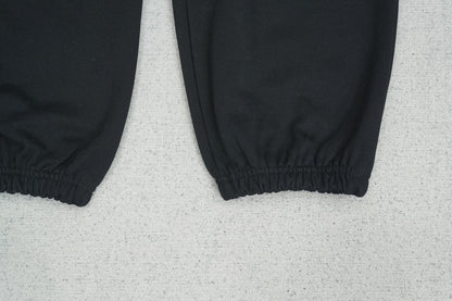 T - SWEATPANTS