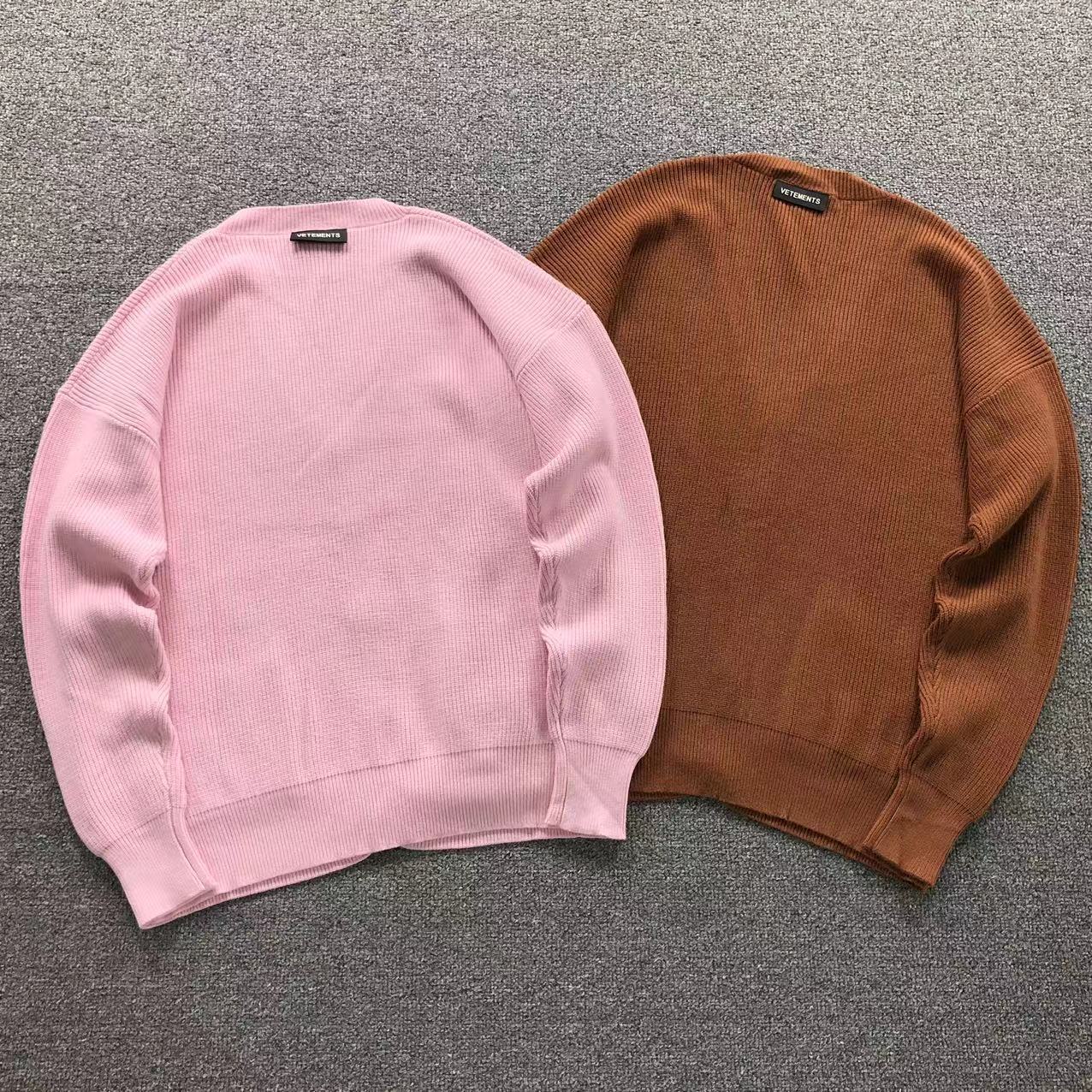 V - SWEATER