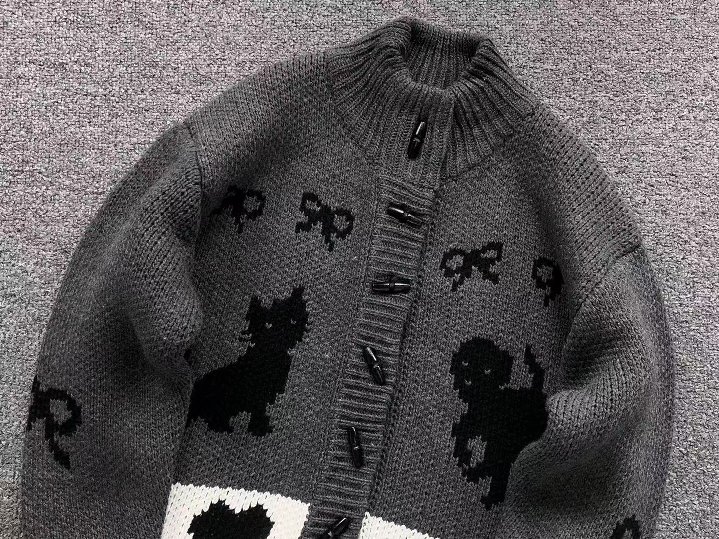 O - SWEATER