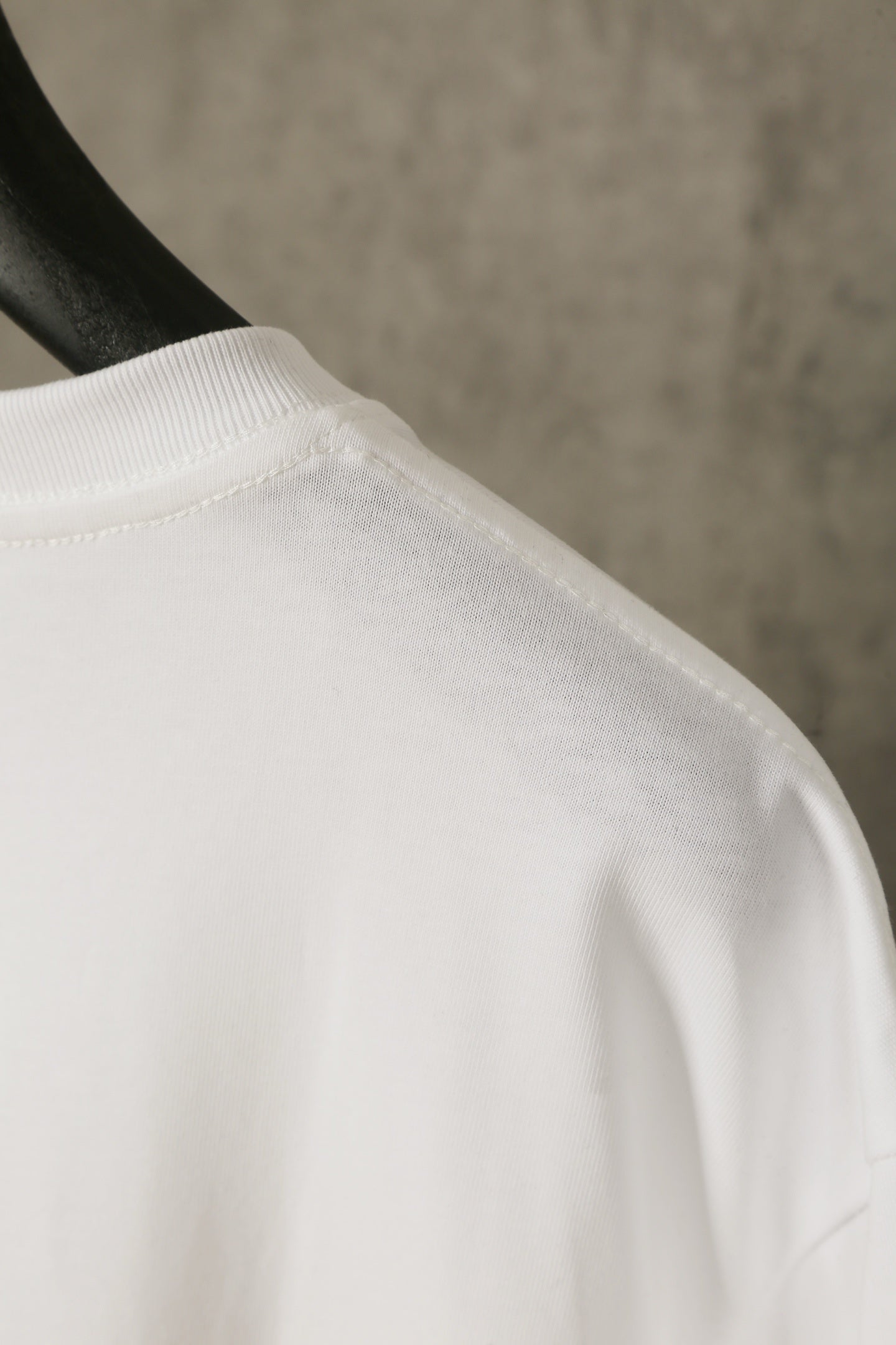 L - TSHIRT