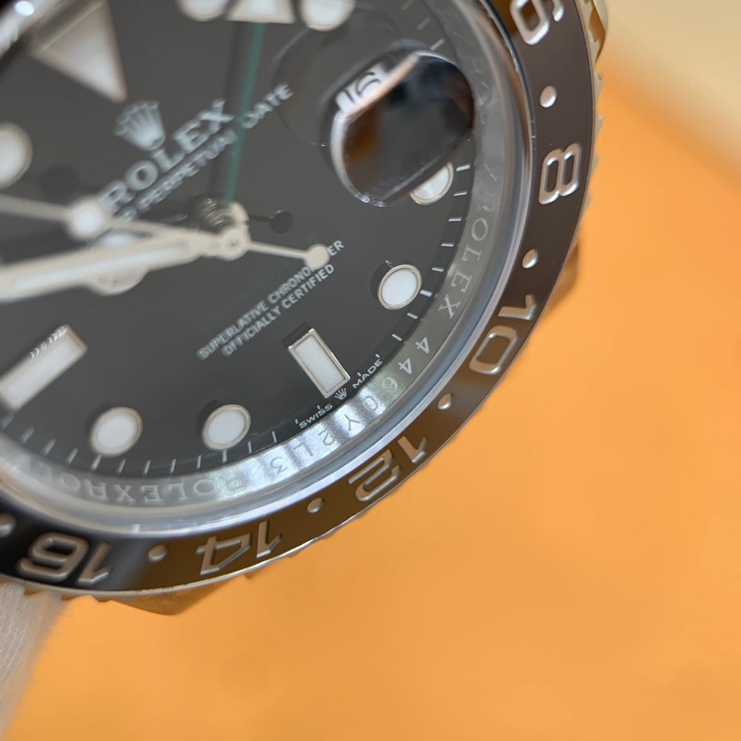 M - Watch