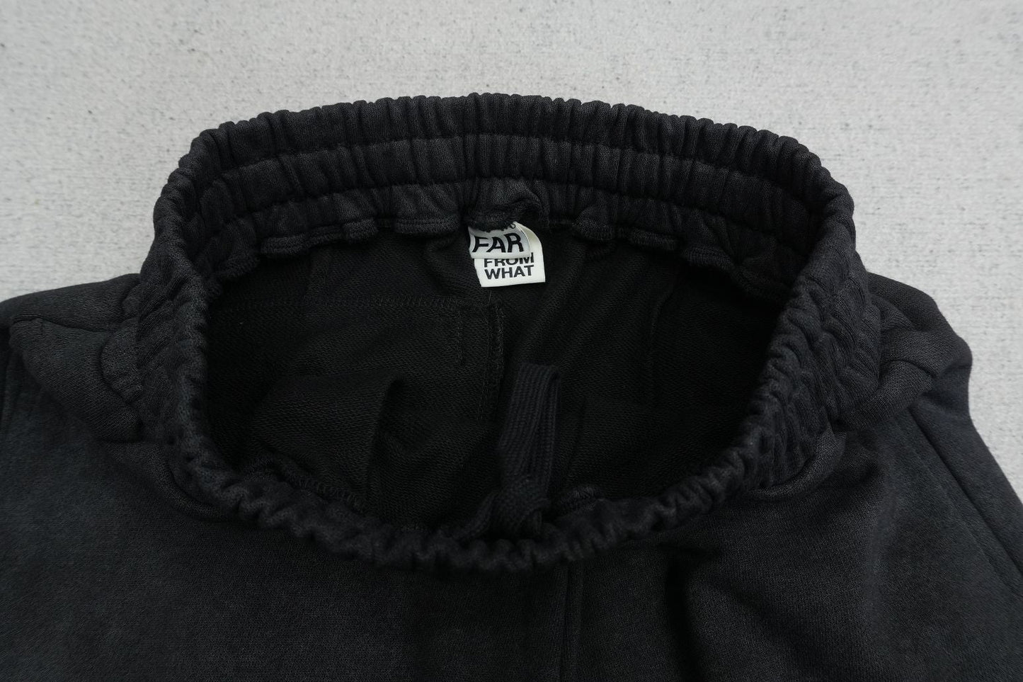 F - SWEATPANTS