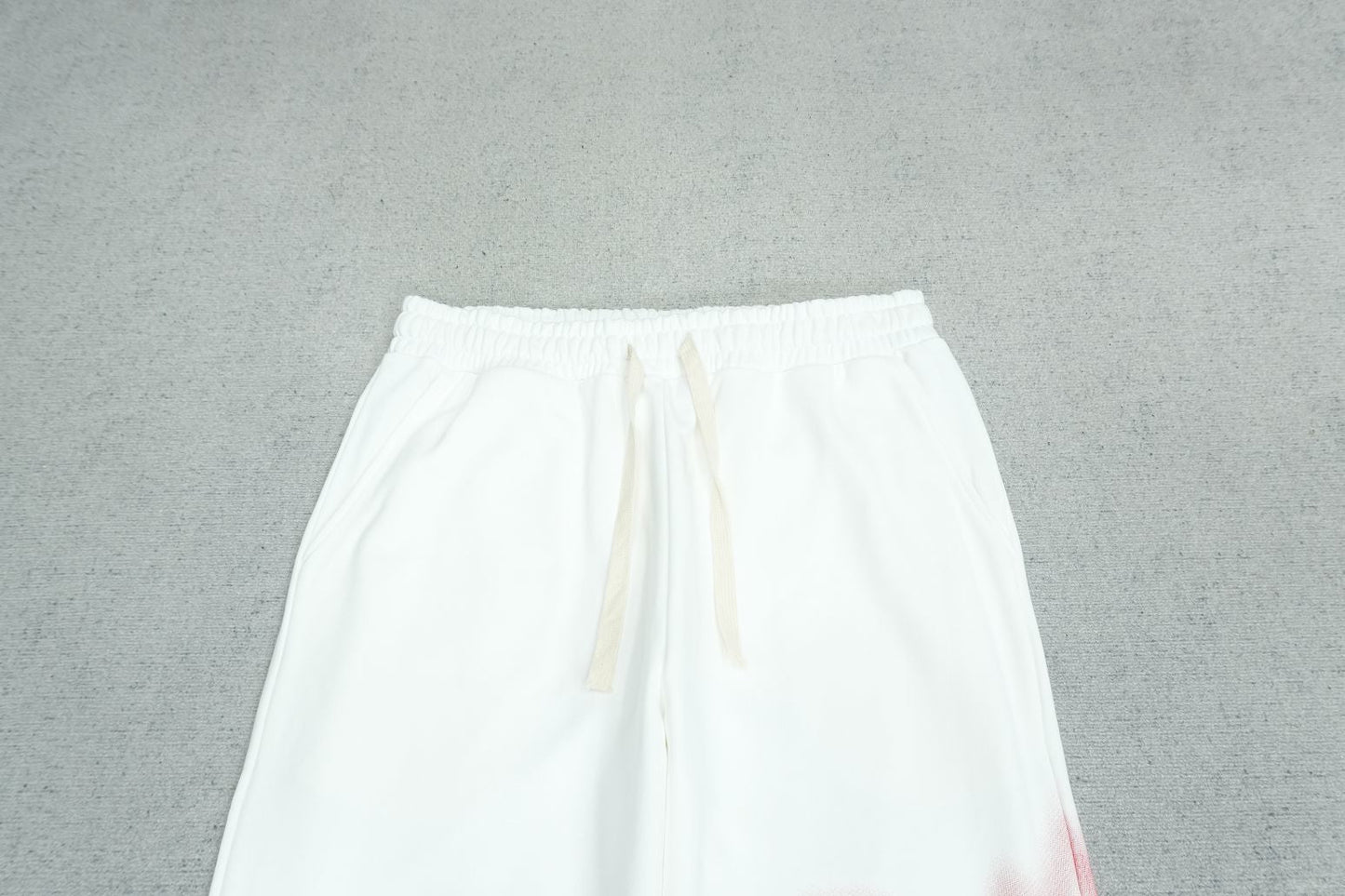 V - SWEATPANTS