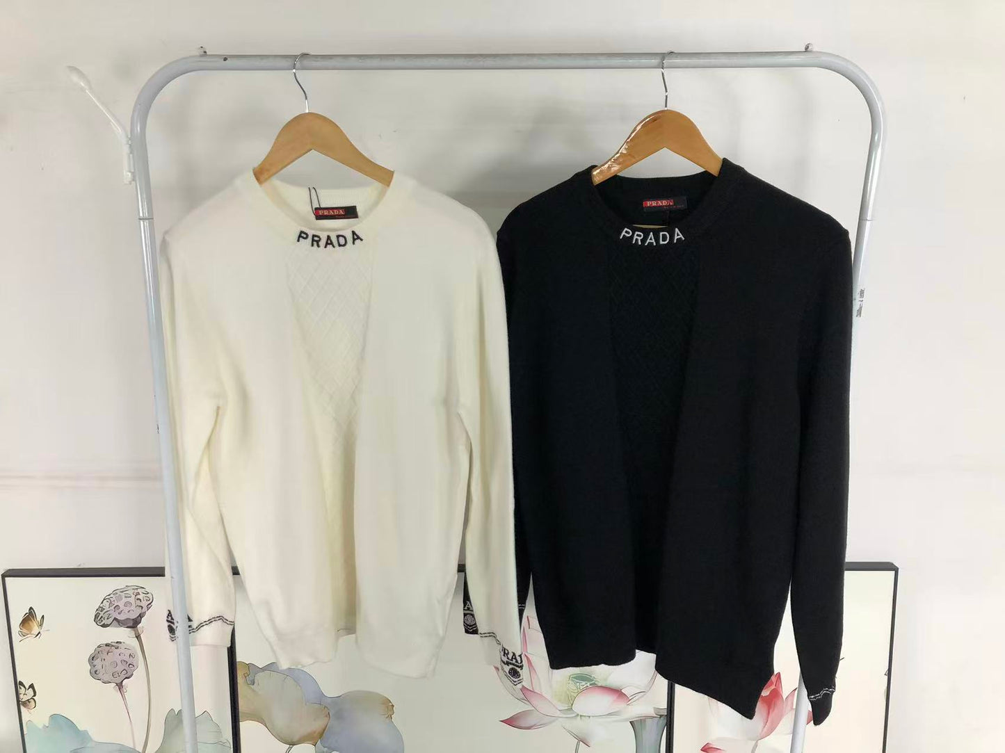 P - SWEATER
