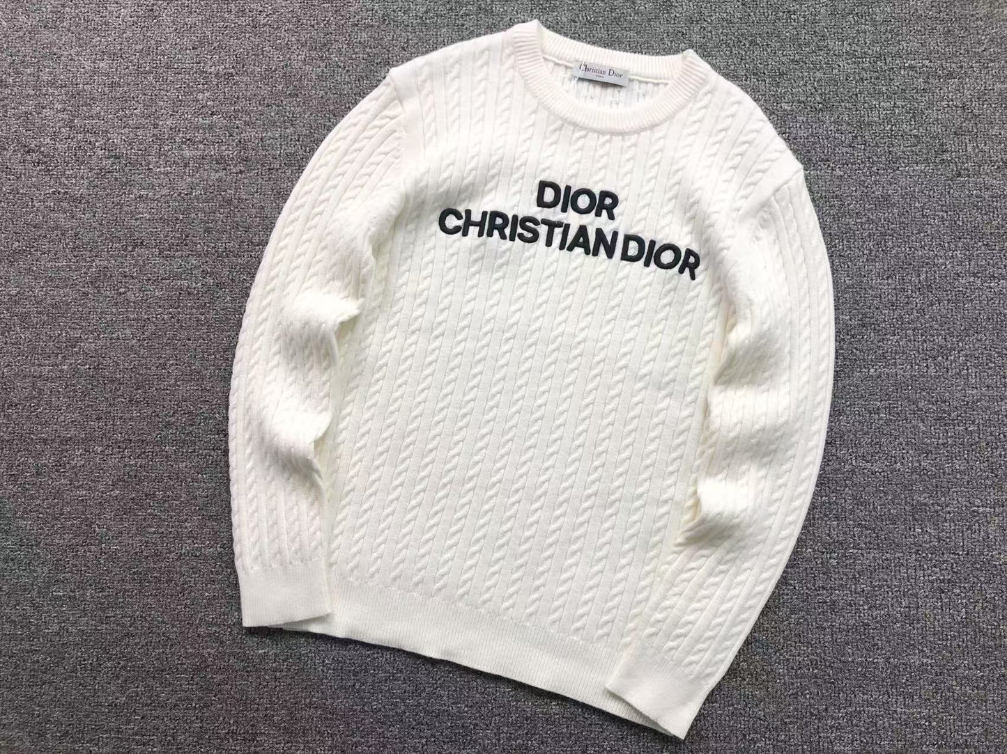 D - SWEATER