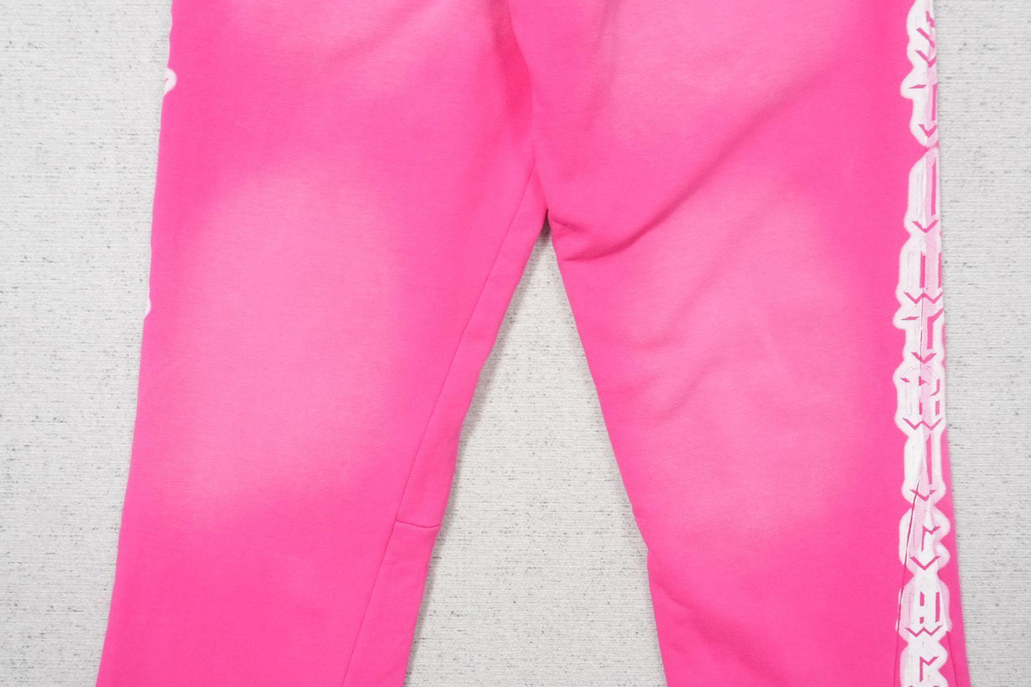 L - SWEATPANTS