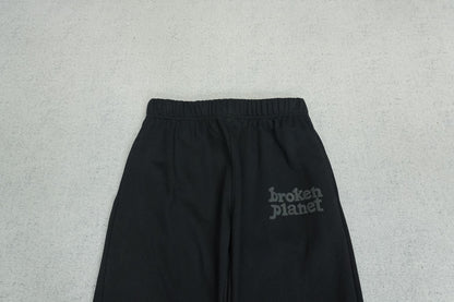 B - SWEATPANTS