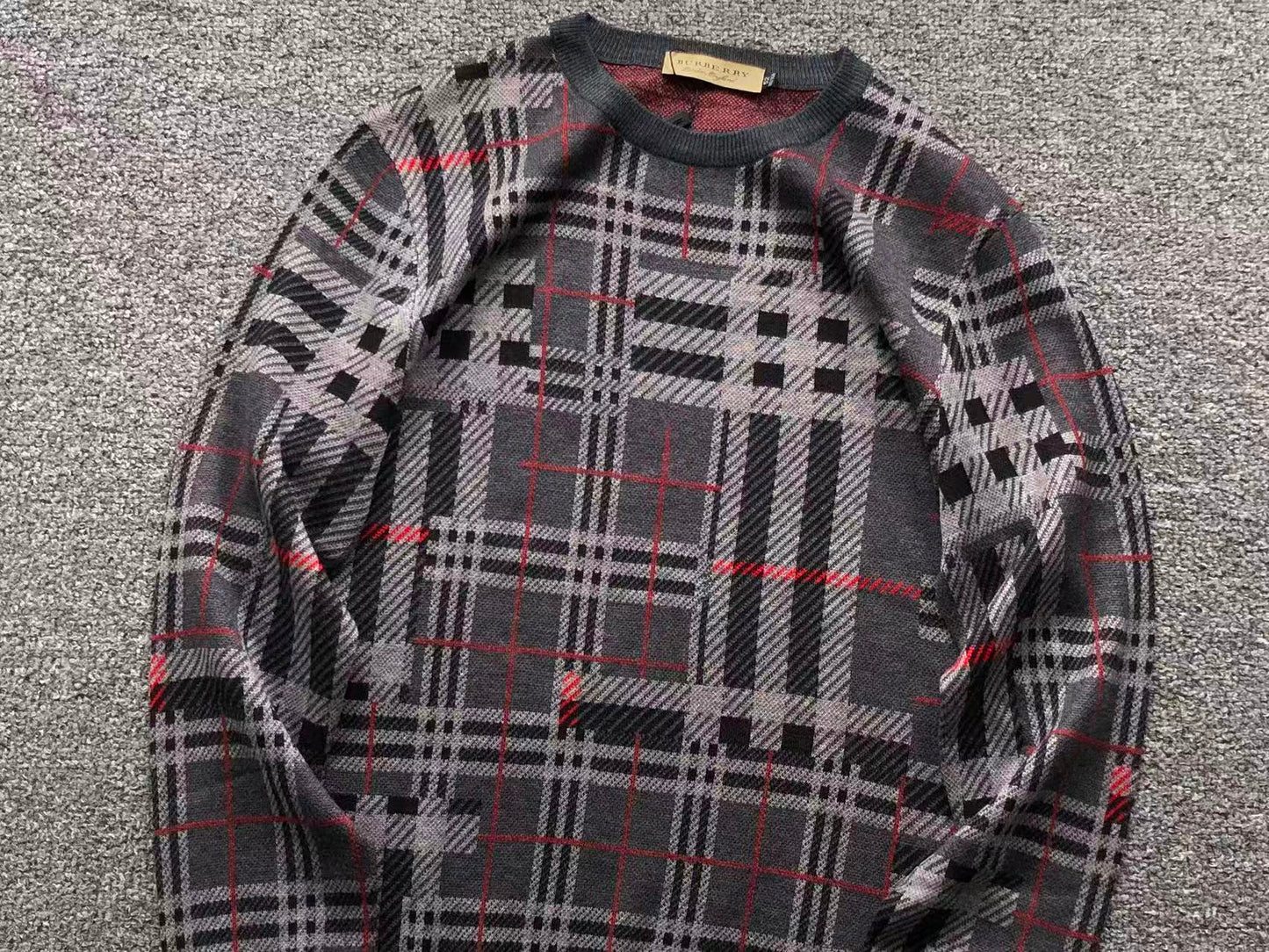 B - SWEATER