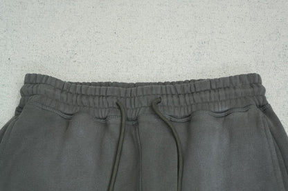 S - SWEATPANTS