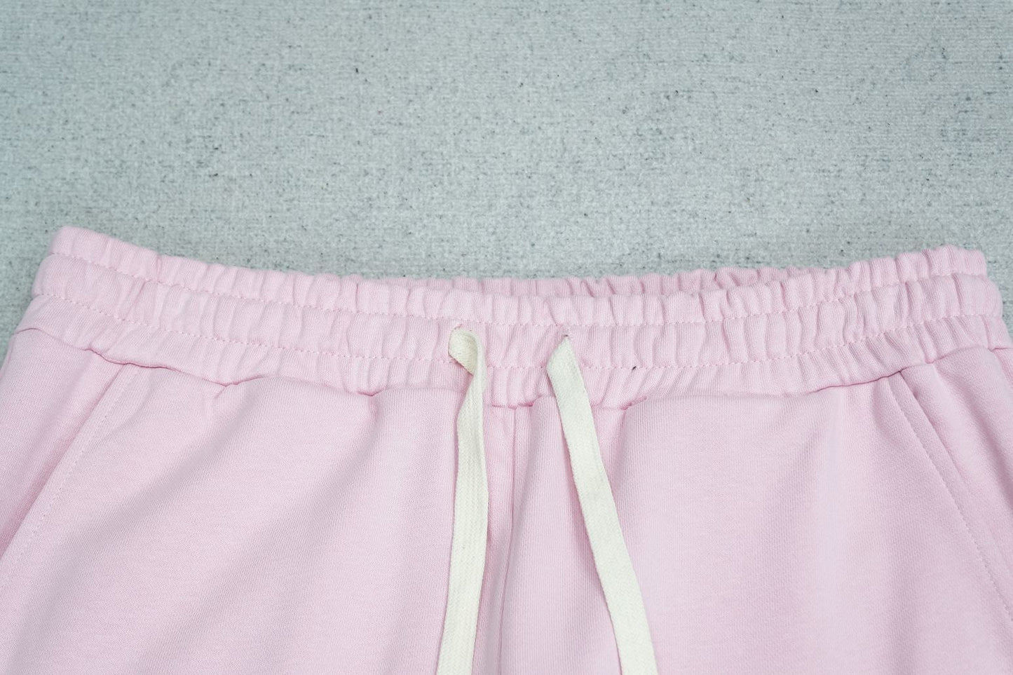 V - SWEATPANTS