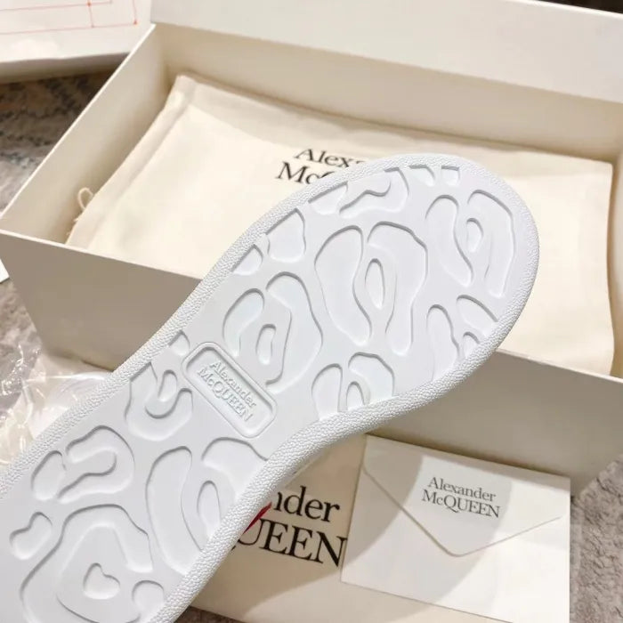 A - SNEAKERS