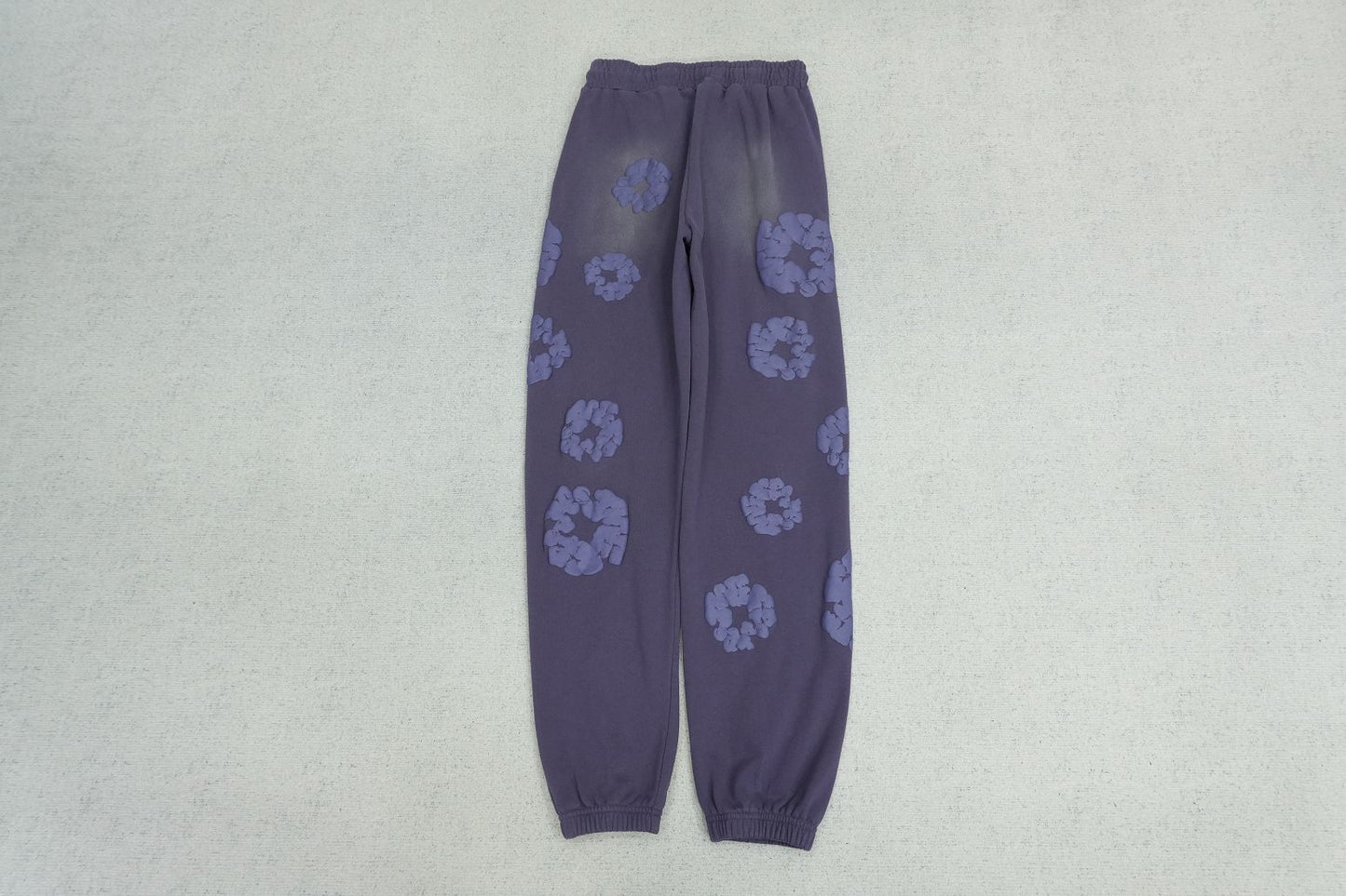D - SWEATPANTS