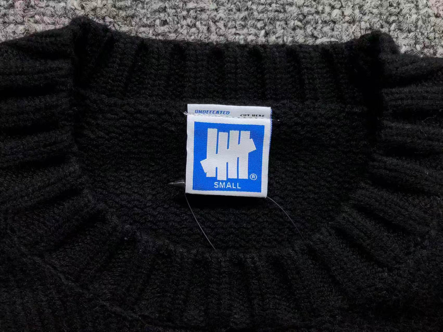 U - SWEATER