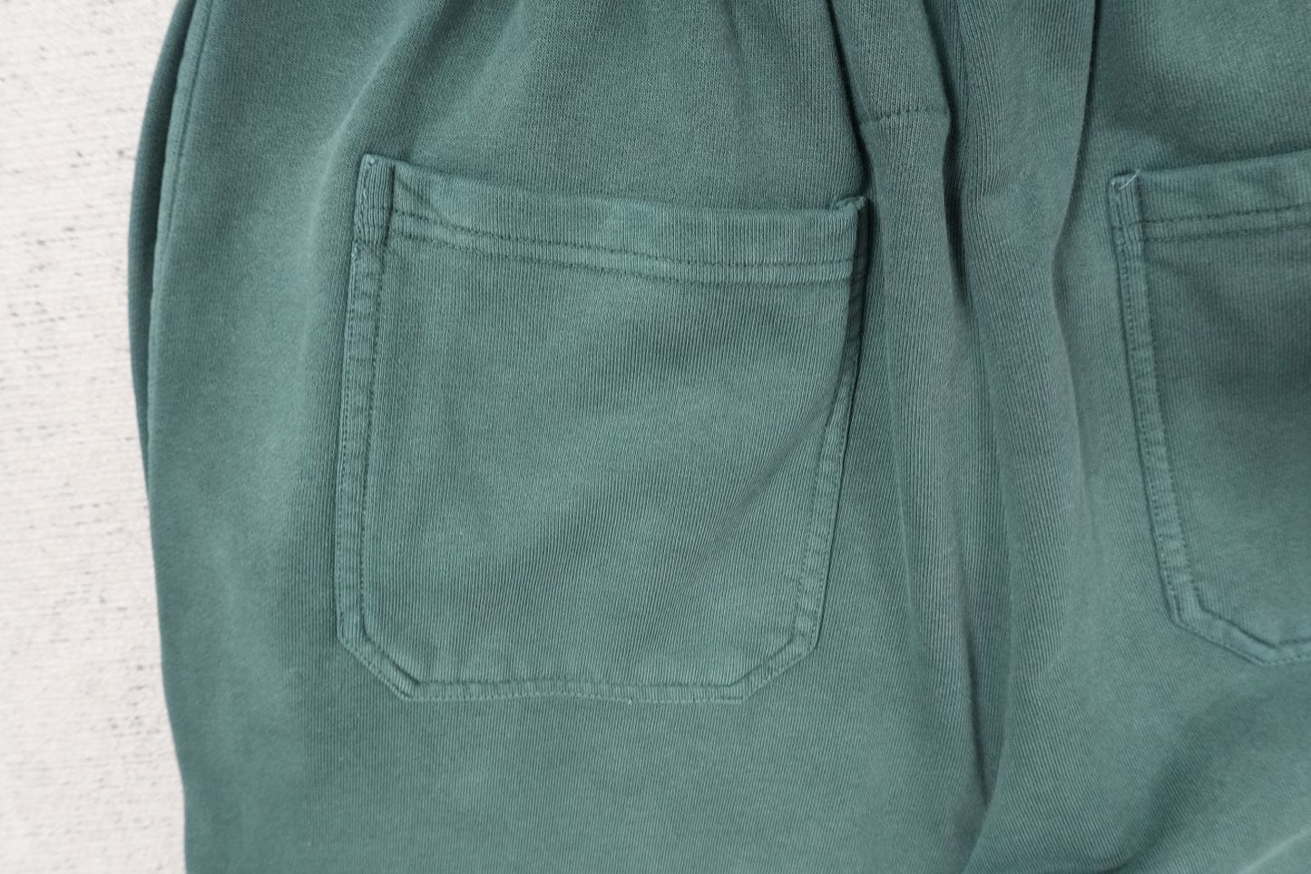 H - SWEATPANTS