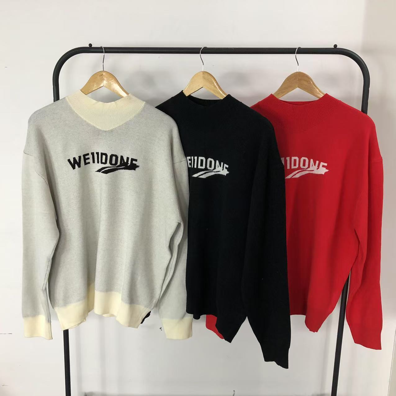 W - SWEATER
