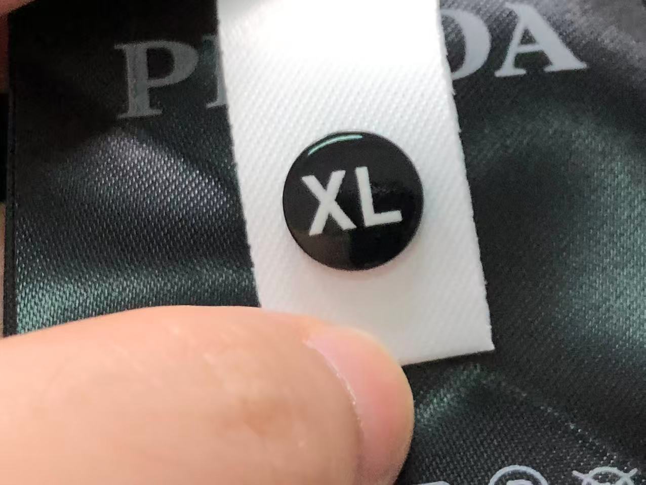 P - SWEATER