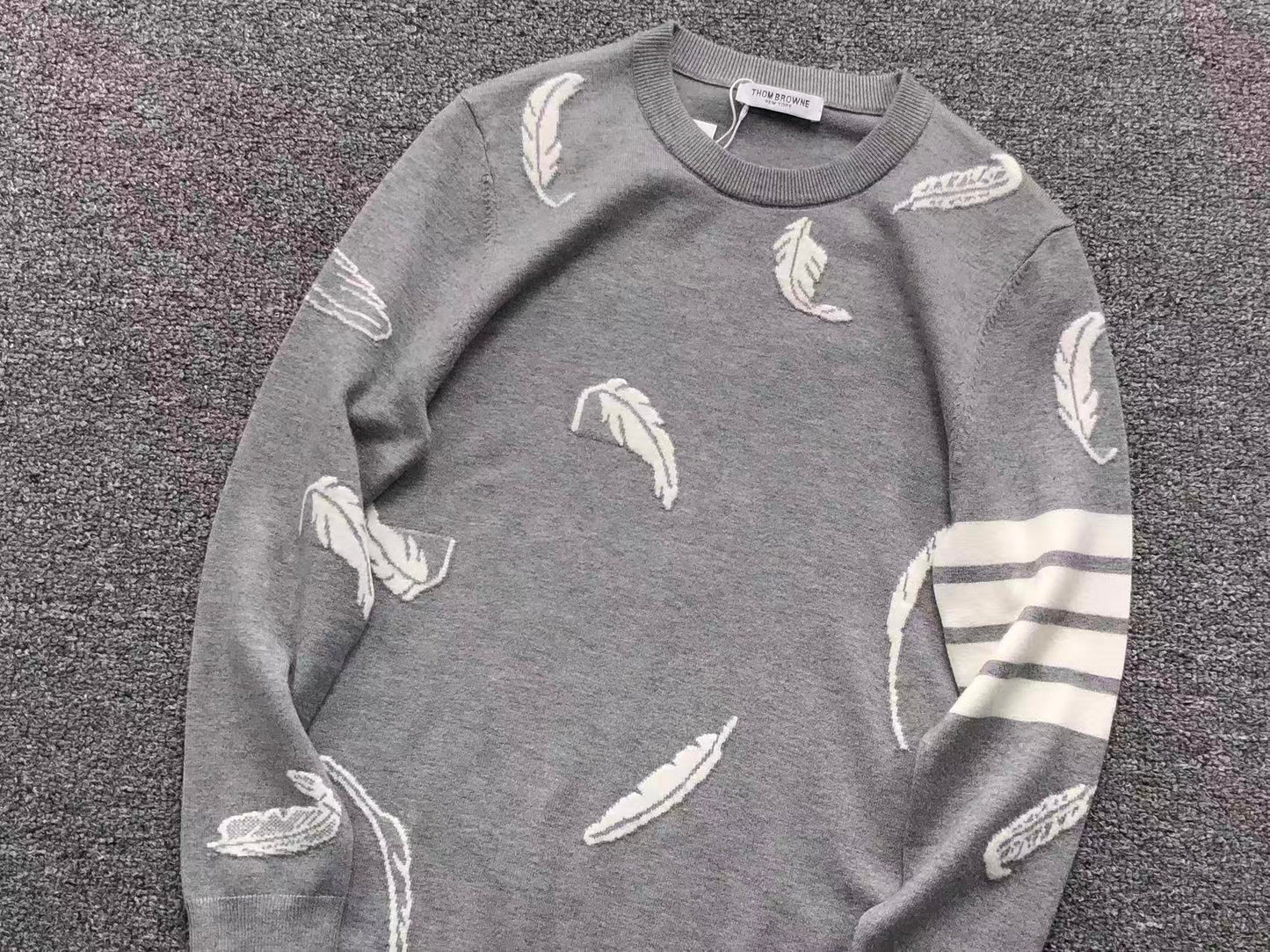 T - SWEATER