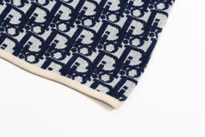 D - SWEATER