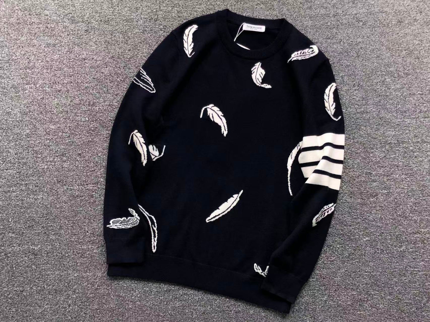T - SWEATER