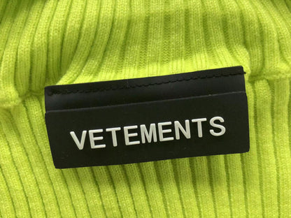 V - SWEATER